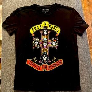 Vintage Guns N' Roses Concert Graphic Tee. Size Small.